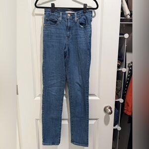 Levi's Women's 724 High Rise Slim Straight Jeans